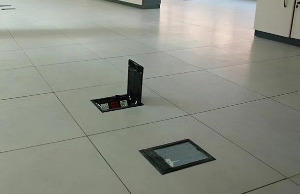 Hộp ổ cắm âm sàn hoàn thiện trên nền sàn nâng kỹ thuật